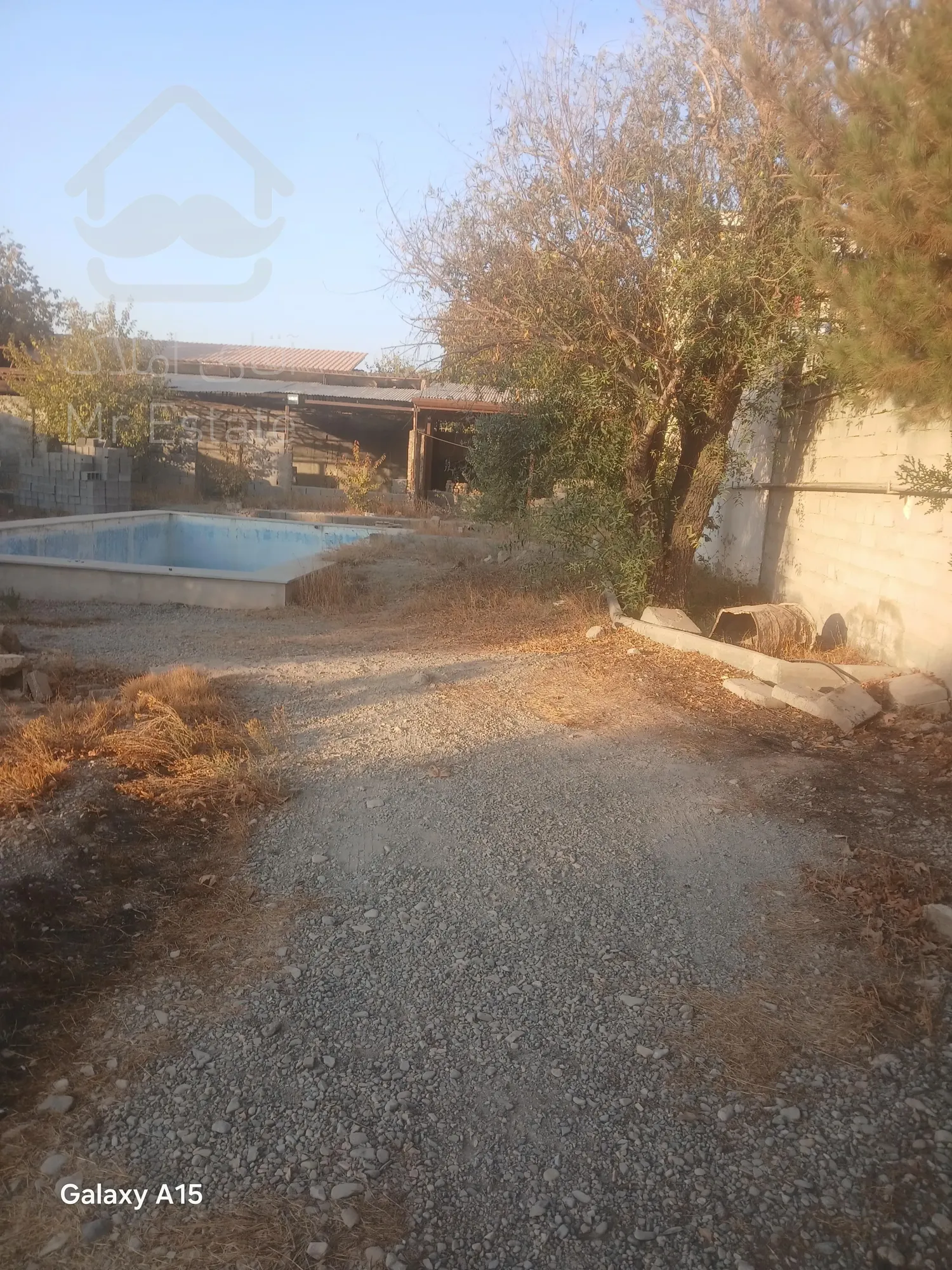 زمین و ویلای نمیه کاره در سهیلیه