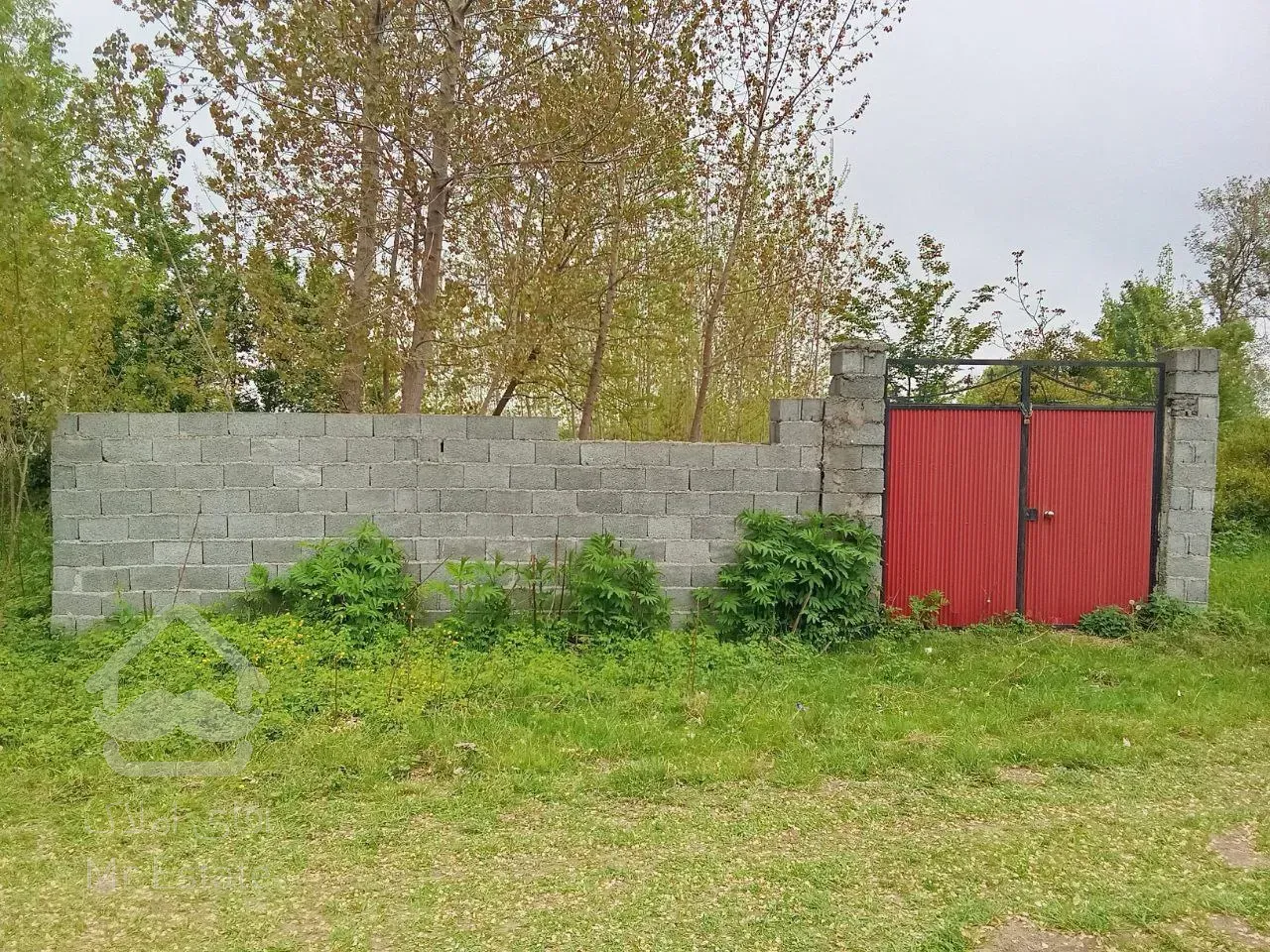 زمین باغی محصور