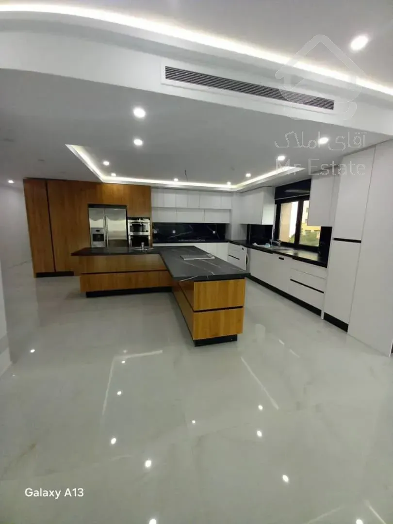 اجاره برج باغ ۳۰۵ متری در ولنجک