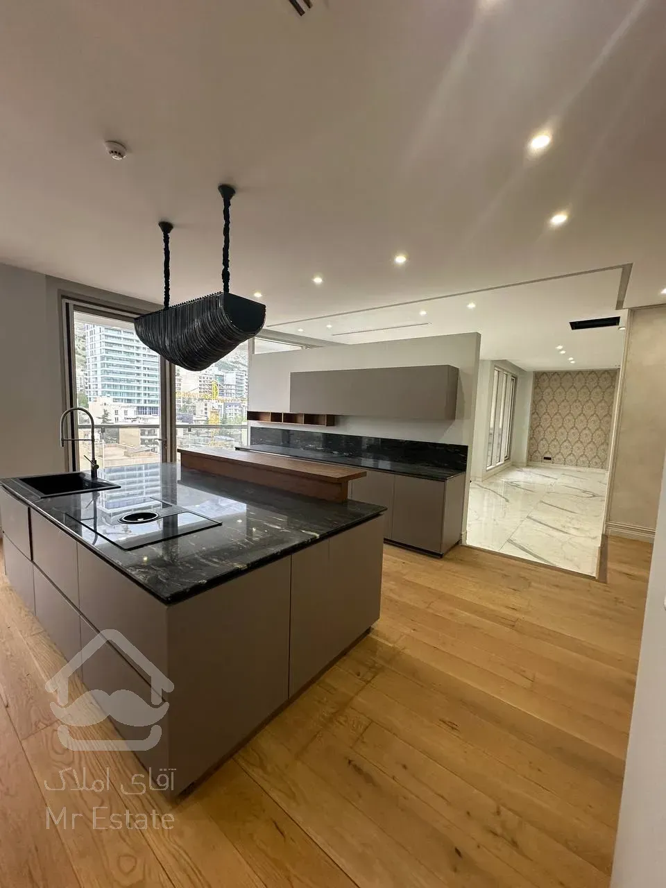 رهن برج مدرن ۳۴۰ متری در زعفرانیه