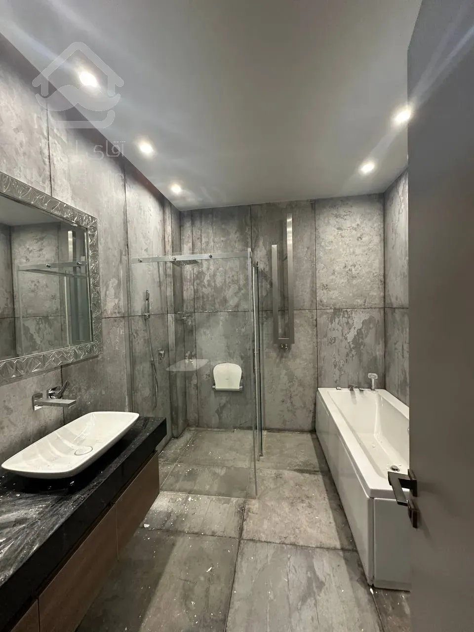 رهن برج مدرن ۳۴۰ متری در زعفرانیه