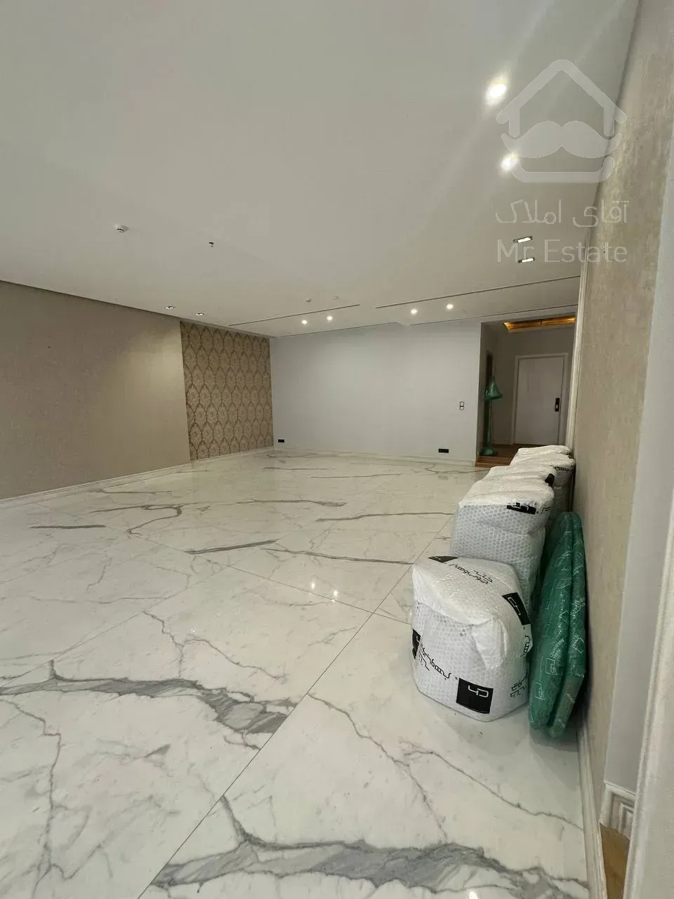 رهن برج مدرن ۳۴۰ متری در زعفرانیه