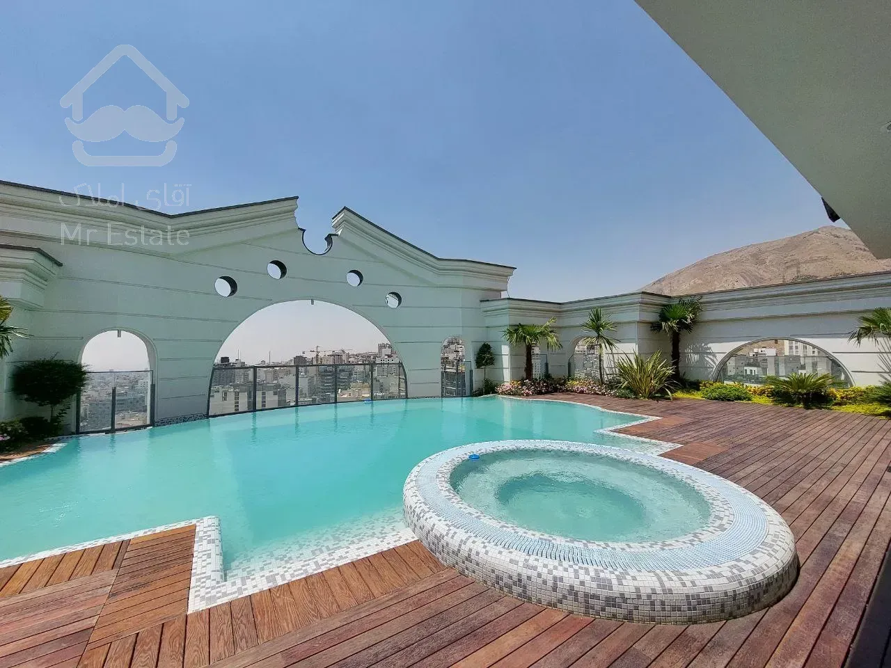 رهن برج ۵۶۰ متری در زعفرانیه