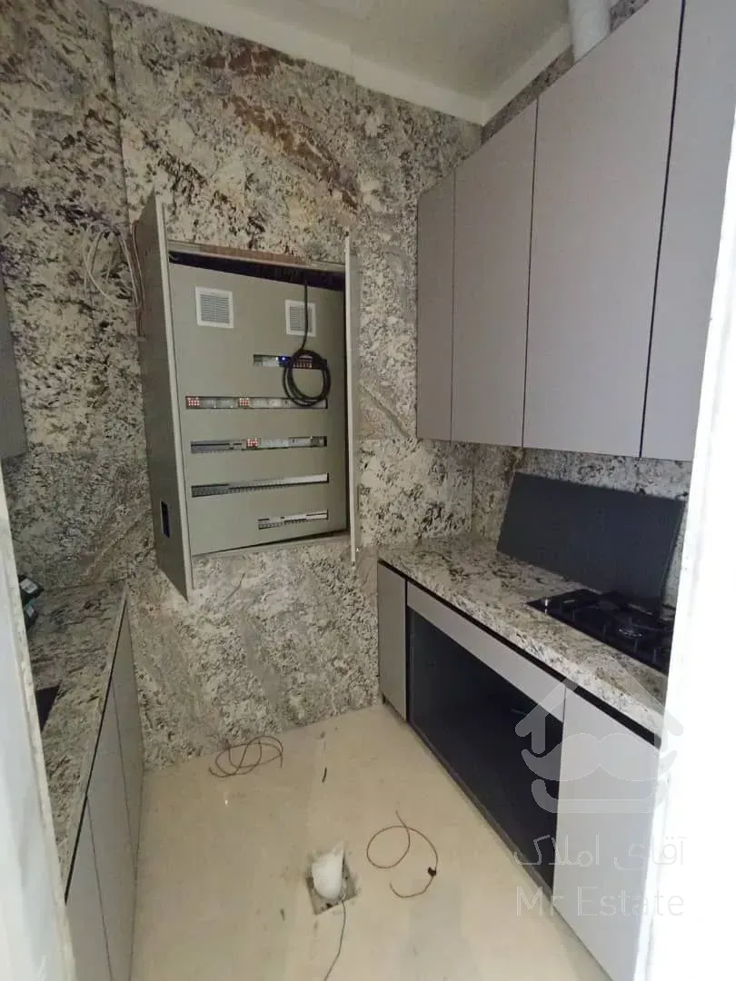 رهن برج ۵۶۰ متری در زعفرانیه