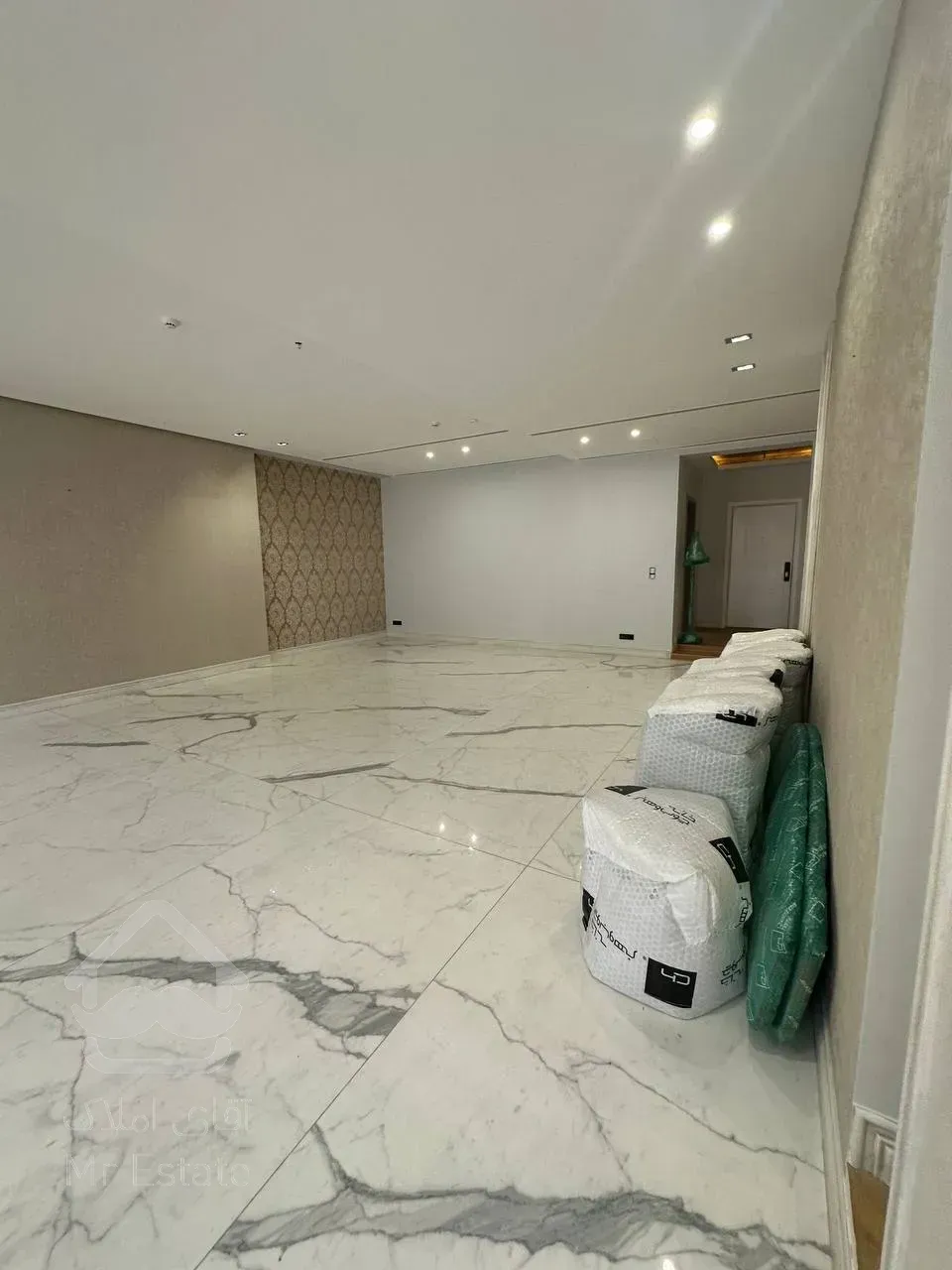 رهن برج مدرن ۳۷۵ متری در زعفرانیه