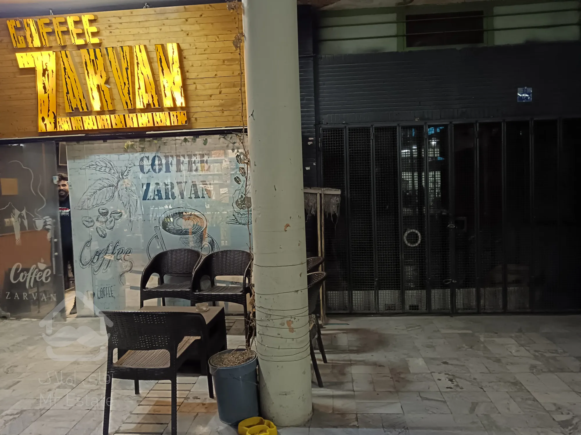 مغازه نزدیک میدان علیخانی