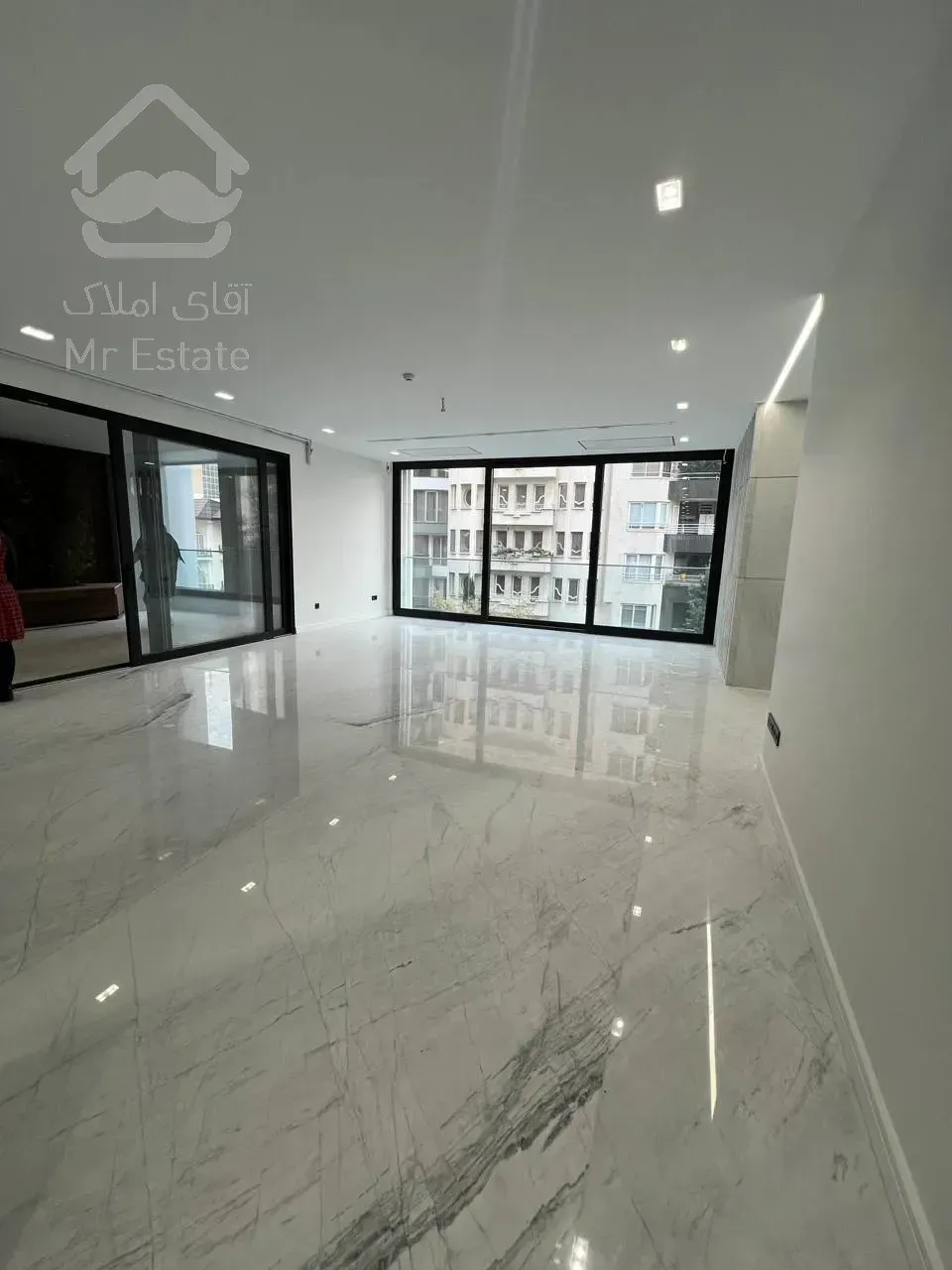 رهن برج مدرن 340 متری در زعفرانیه