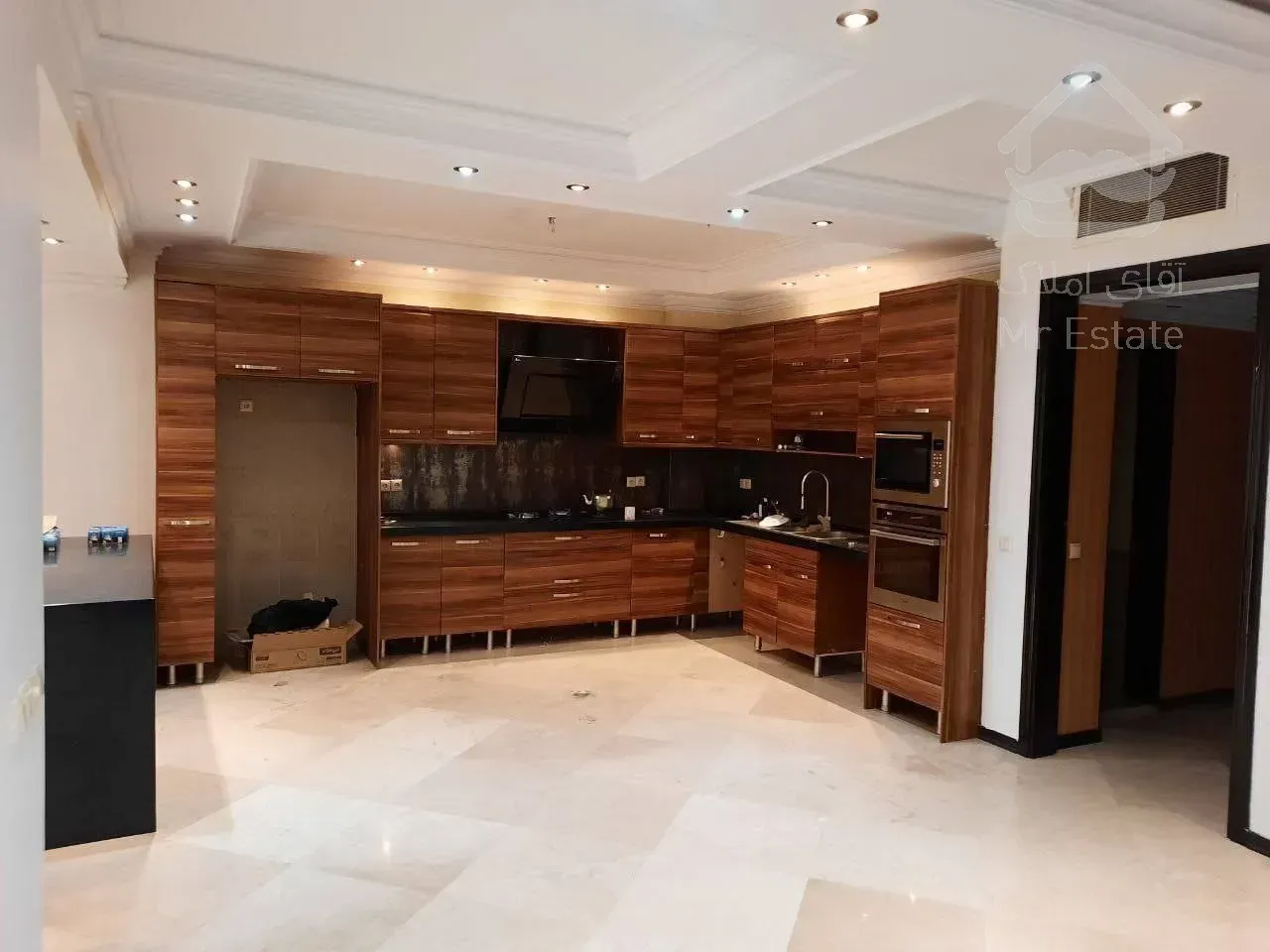 رهن آپارتمان ۲۴۰ متری در زعفرانیه