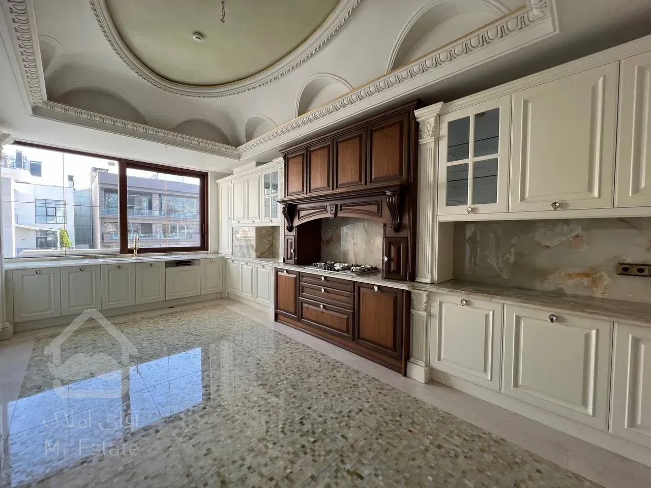 رهن برج ۳۸۰ متری در ولنجک