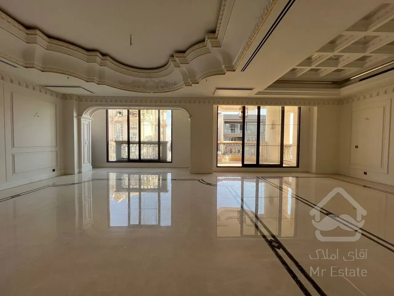 رهن برج ۳۸۰ متری در ولنجک