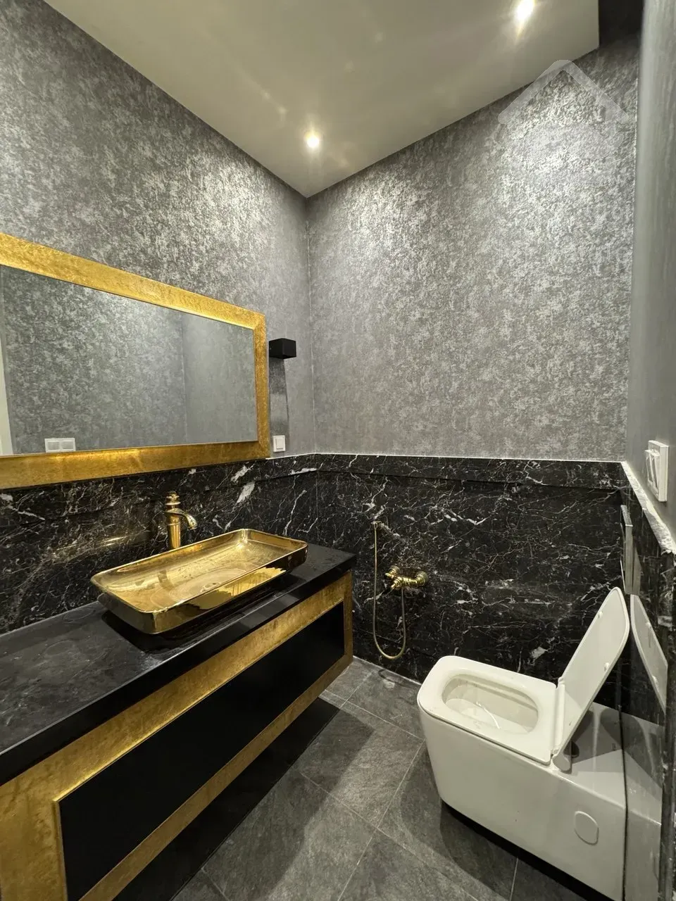 فروش آپارتمان ۲۵۰ متری در محمودیه