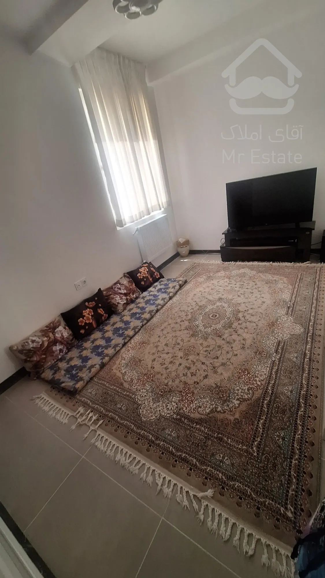 تک واحدی،  وام دار