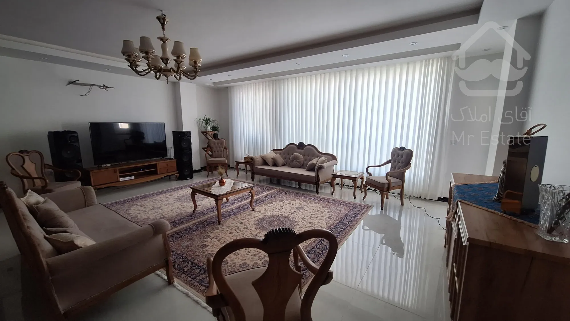 تک واحدی،  وام دار