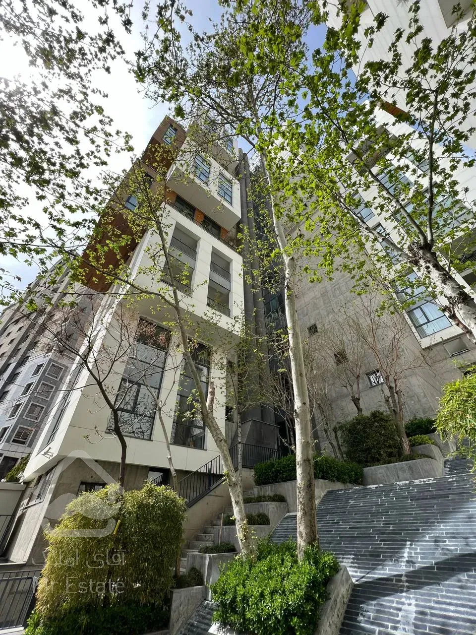 فروش برج باغ ۲۴۰ متری در زعفرانیه