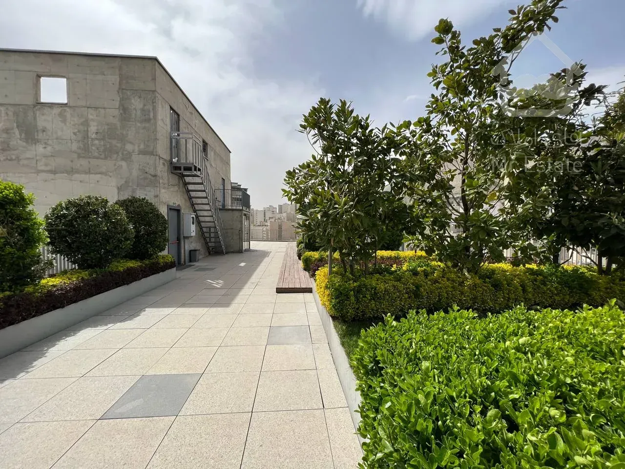 فروش برج باغ ۲۴۰ متری در زعفرانیه