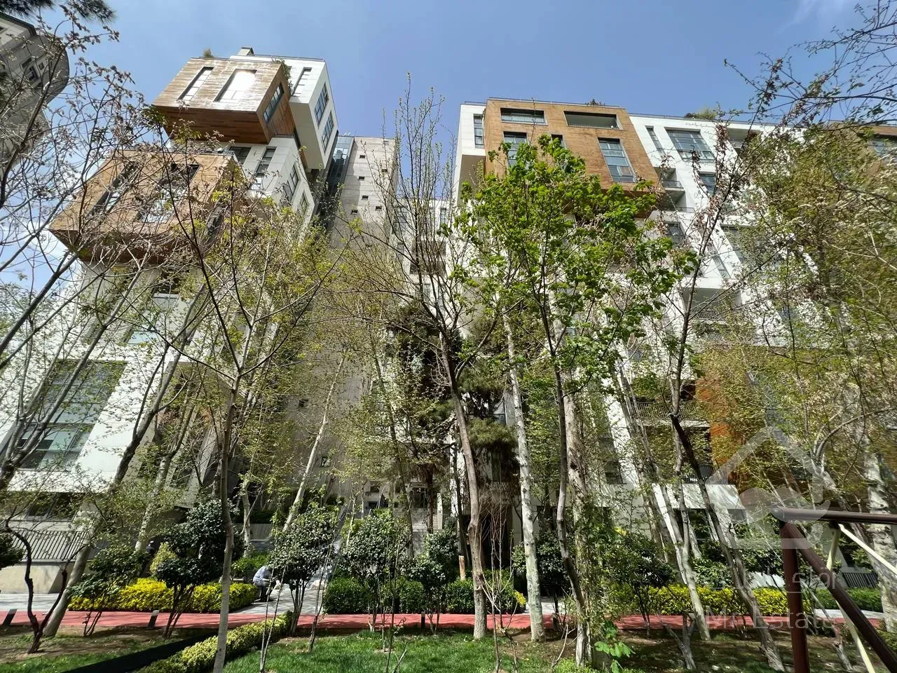 فروش برج باغ ۲۴۰ متری در زعفرانیه