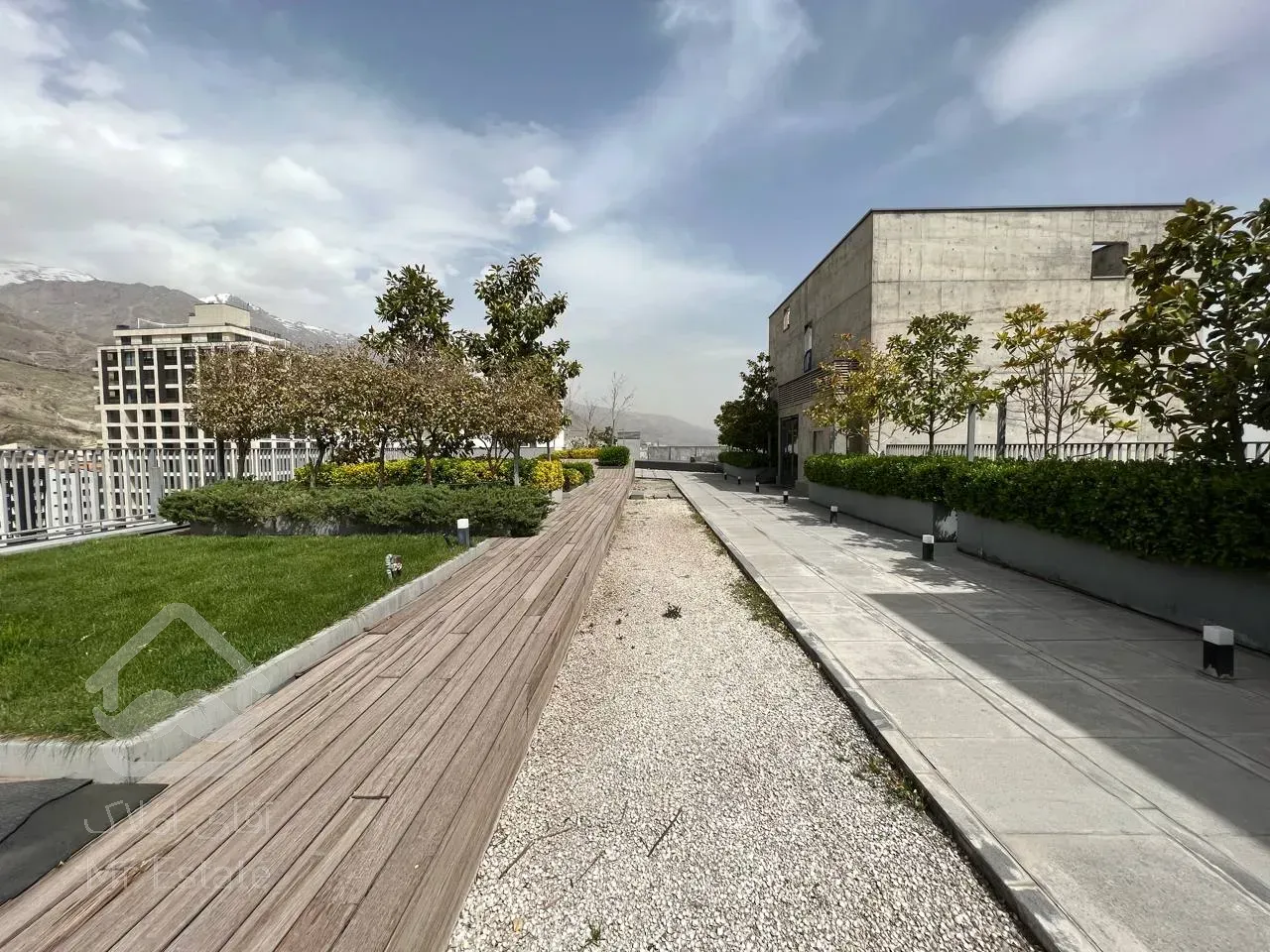 فروش برج باغ ۲۴۰ متری در زعفرانیه