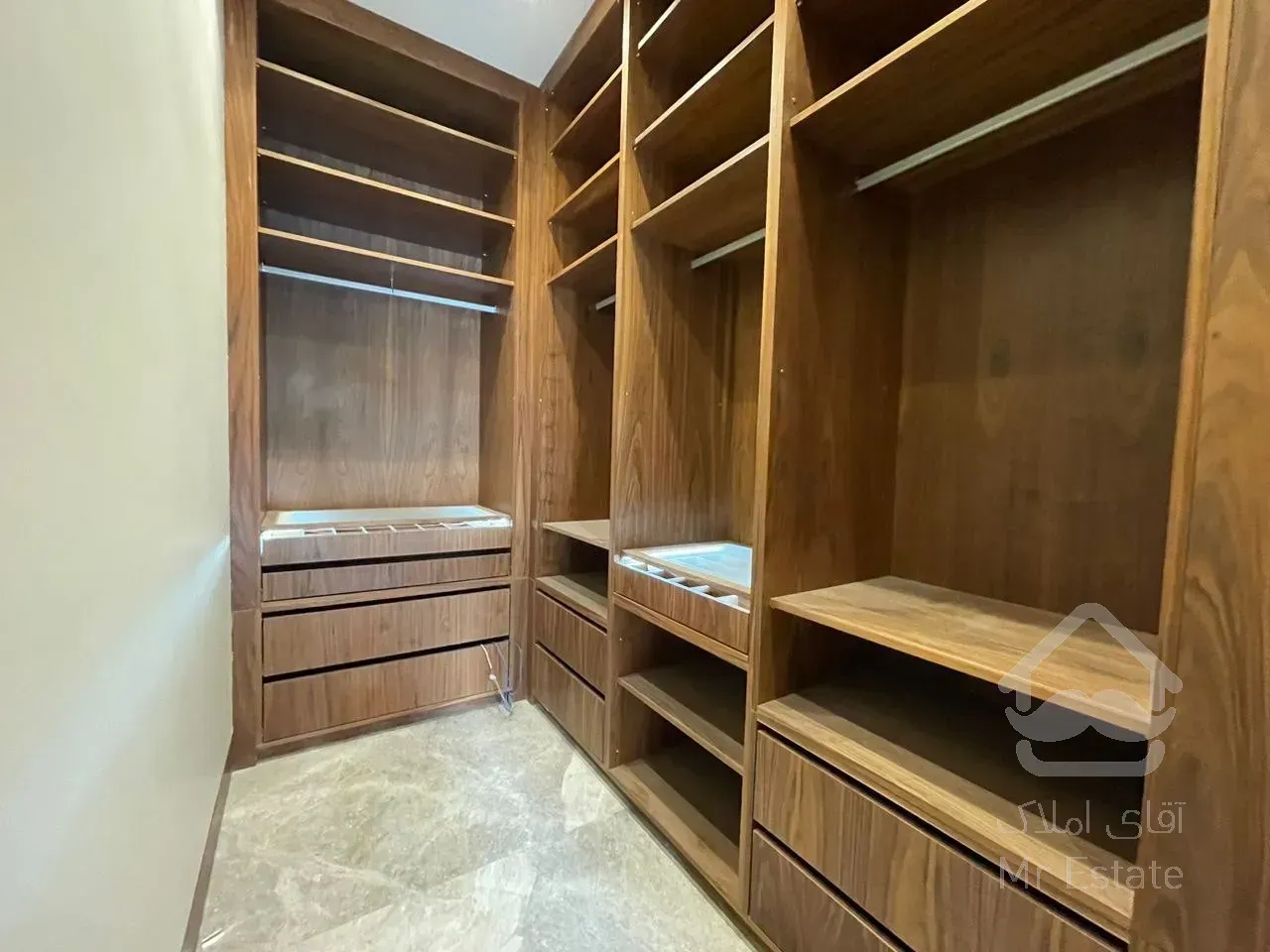 فروش آپارتمان مدرن ۲۰۹ متری در محمودیه