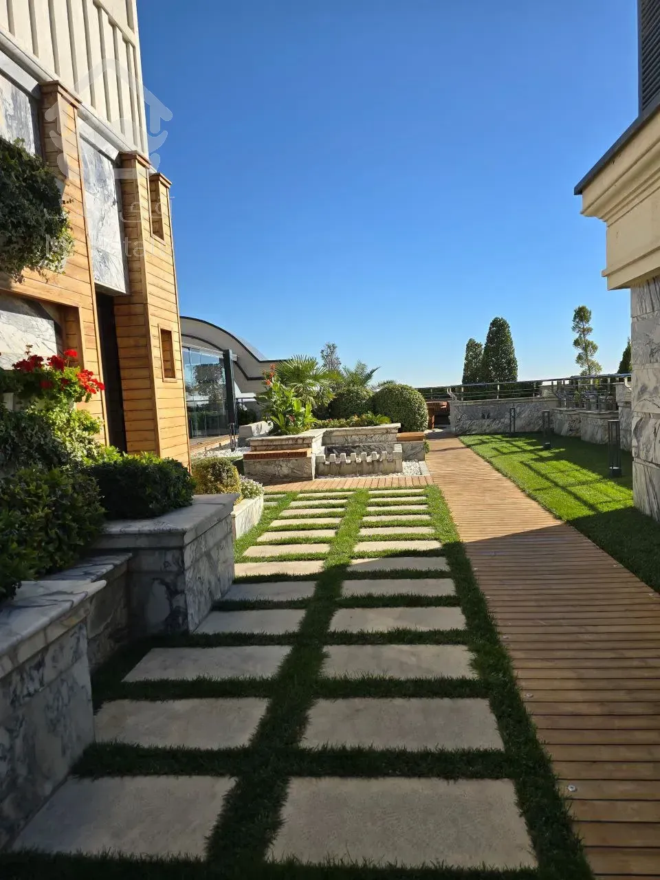 رهن برج باغ ۲۴۳ متری در ولنجک