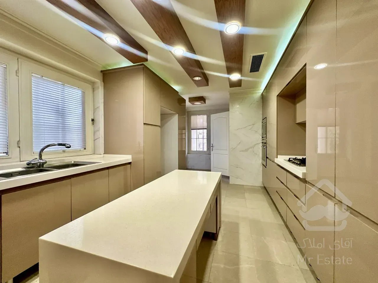 فروش آپارتمان ۲۵۸ متری در زعفرانیه