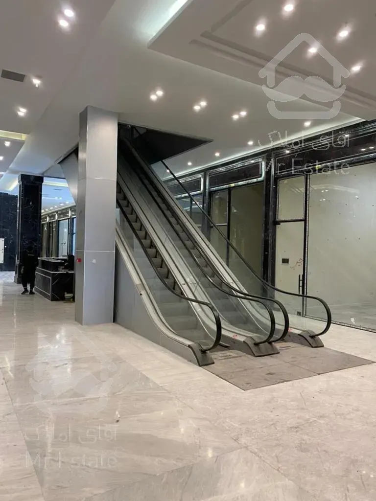 ۱۹ متر تجاری طبقه همکف جنب مترو