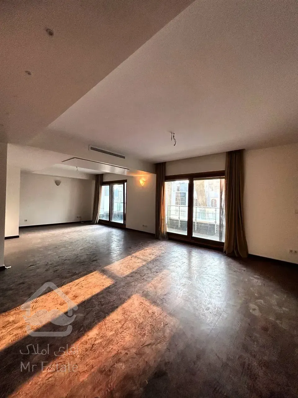 رهن پنت هاوس ۳۰۰ متری در زعفرانیه