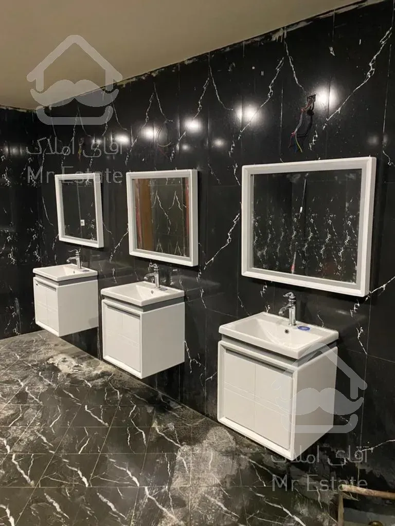 ۱۹ متر تجاری طبقه همکف جنب مترو