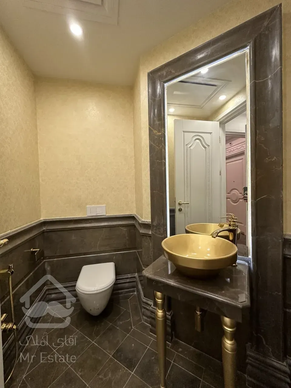 فروش آپارتمان ۱۳۰ متری در زعفرانیه