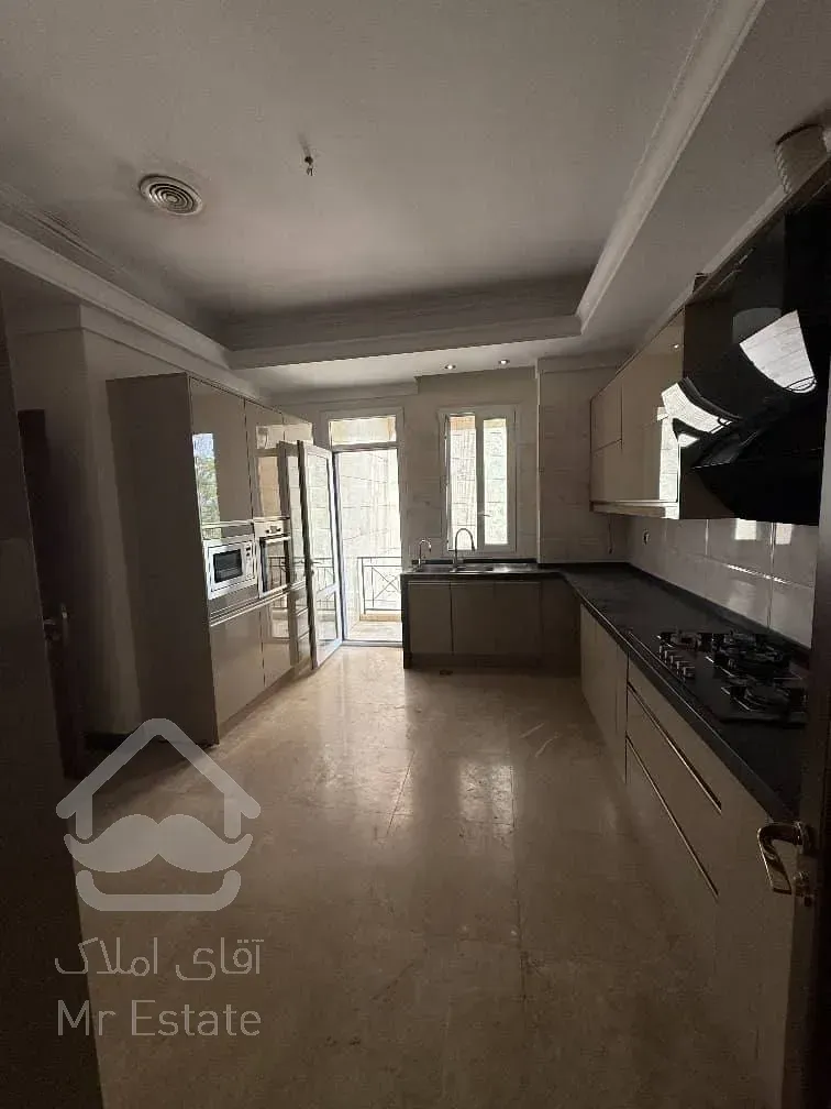 رهن آپارتمان ۲۲۰ متری در زعفرانیه