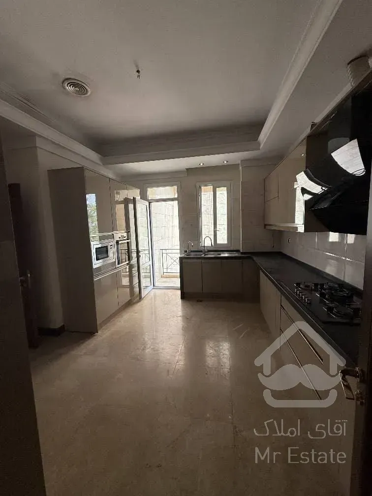 رهن آپارتمان ۲۲۰ متری در زعفرانیه