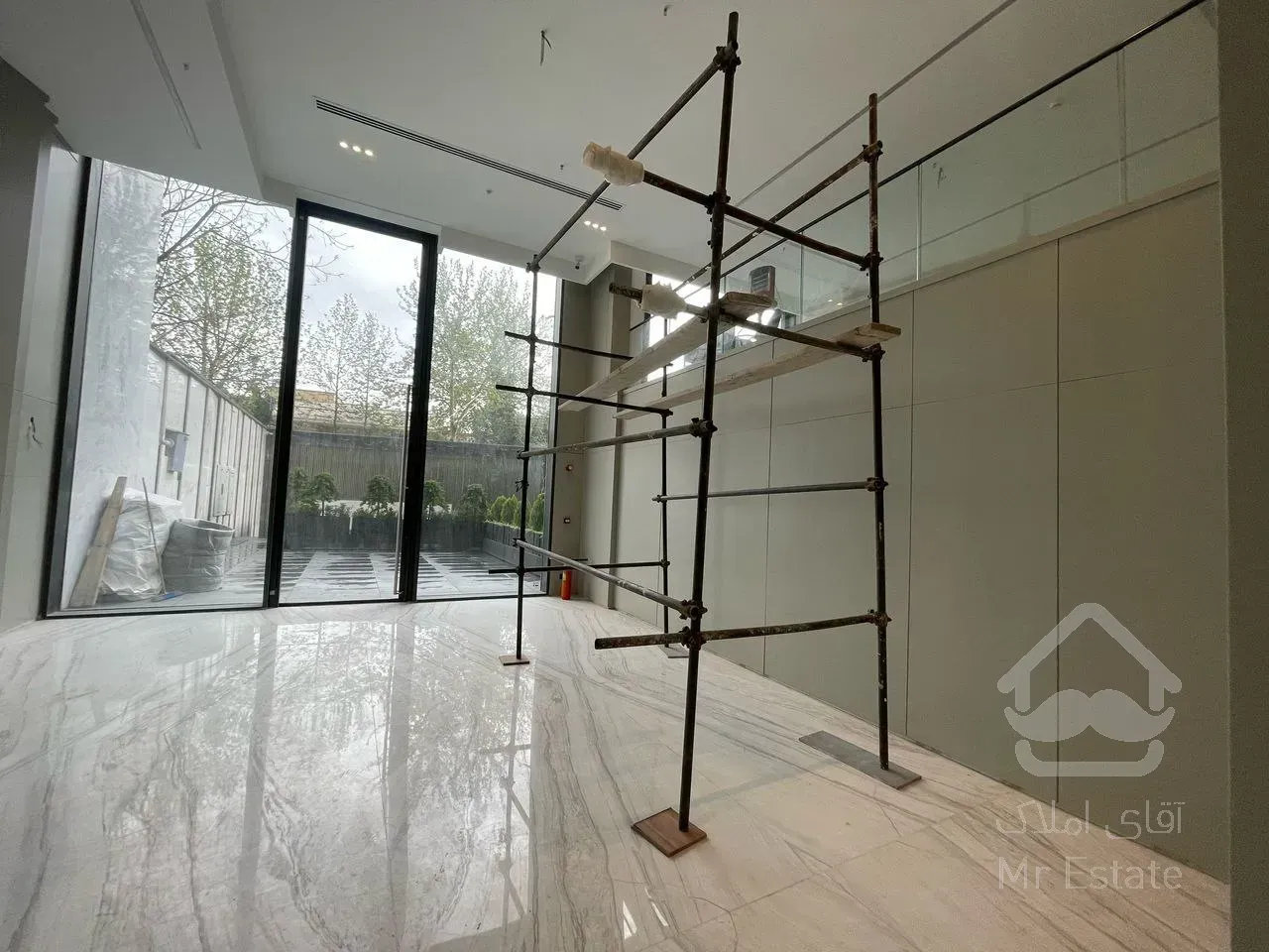 رهن آپارتمان ۳۱۵ متری در زعفرانیه