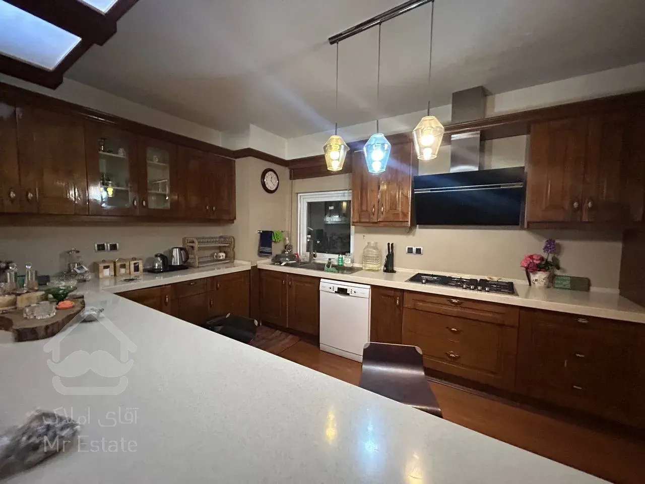 اجاره آپارتمان ۲۲۰ متری در زعفرانیه