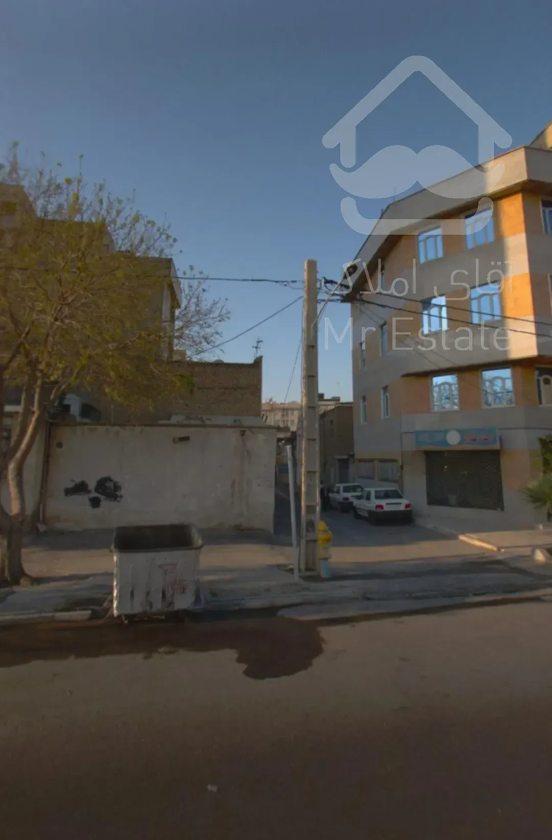 خانه ویلایی بر خیابان