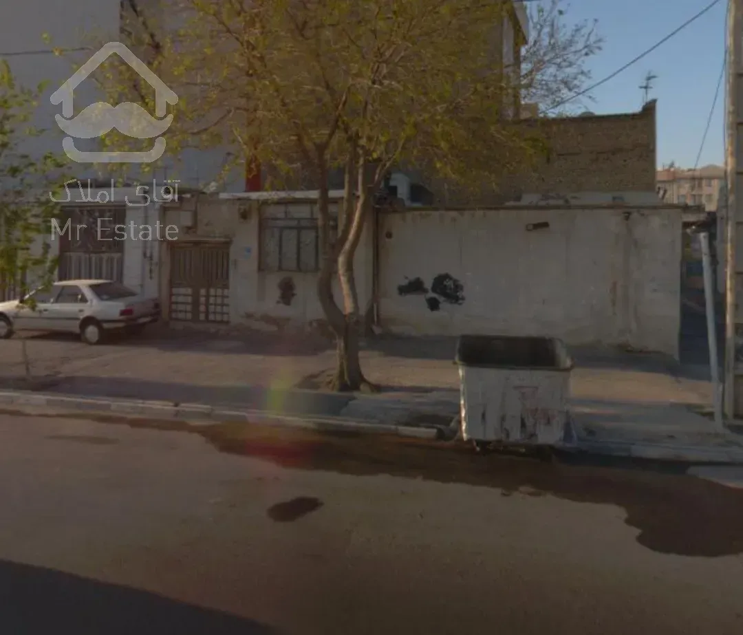 خانه ویلایی بر خیابان