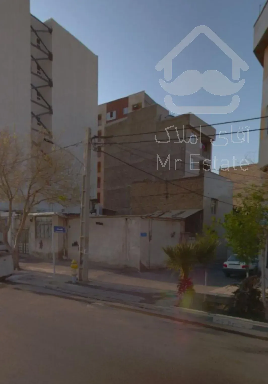 خانه ویلایی بر خیابان