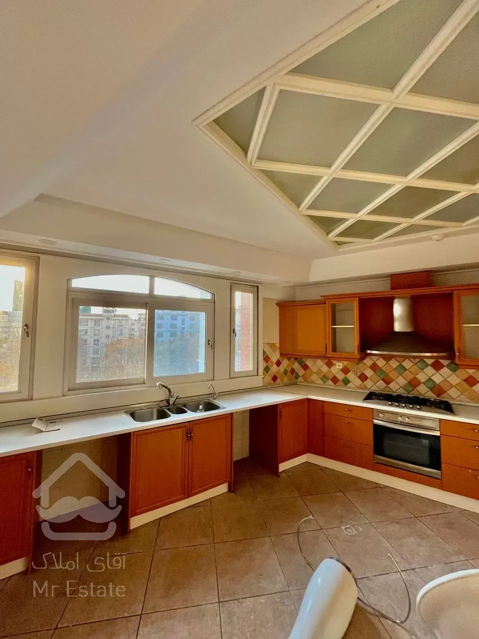 فروش آپارتمان ۱۷۵ متری در زعفرانیه