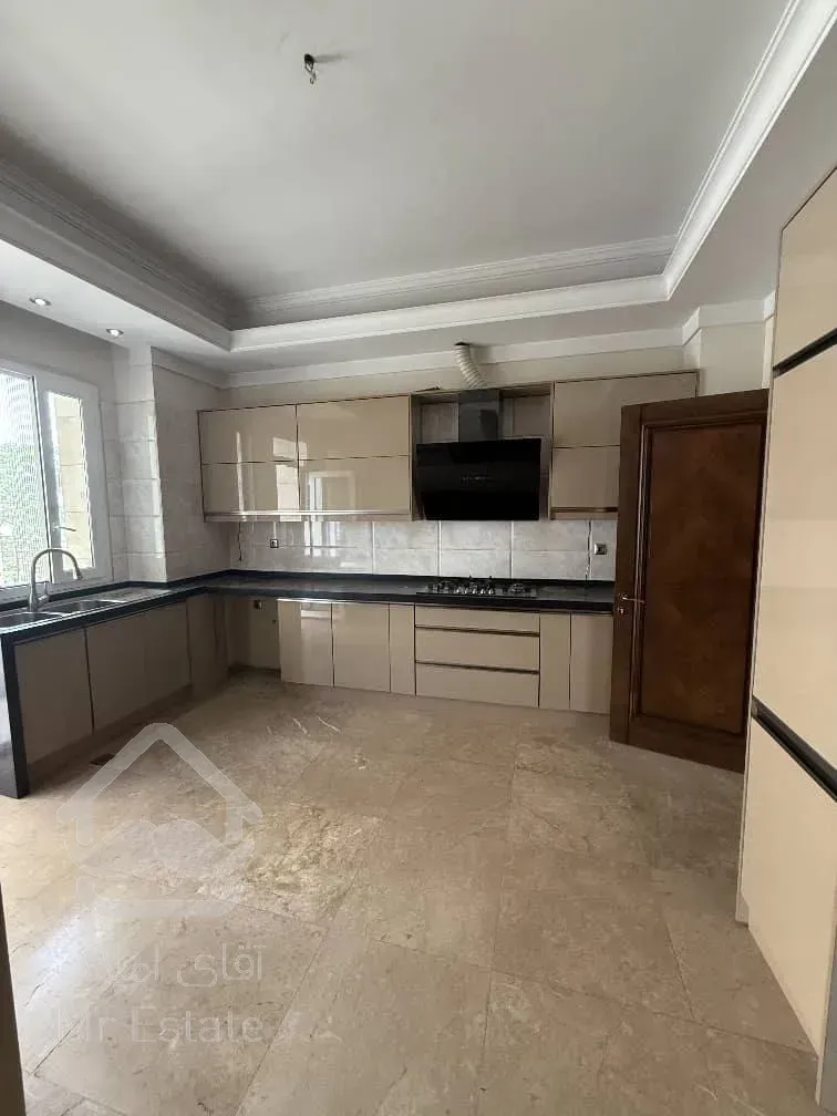 رهن آپارتمان ۲۲۰ متری در زعفرانیه