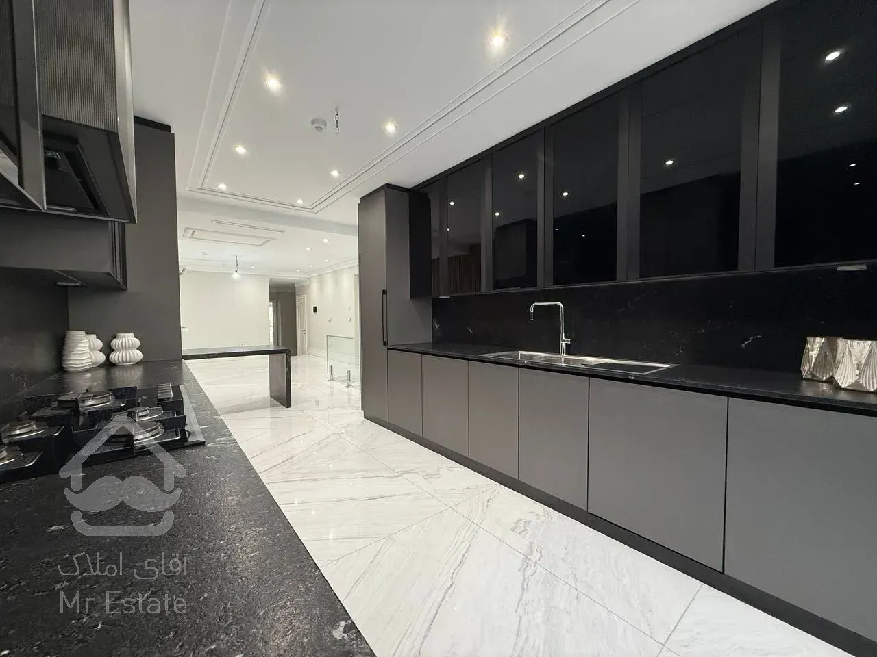 فروش آپارتمان ۲۴۰ متری در محمودیه