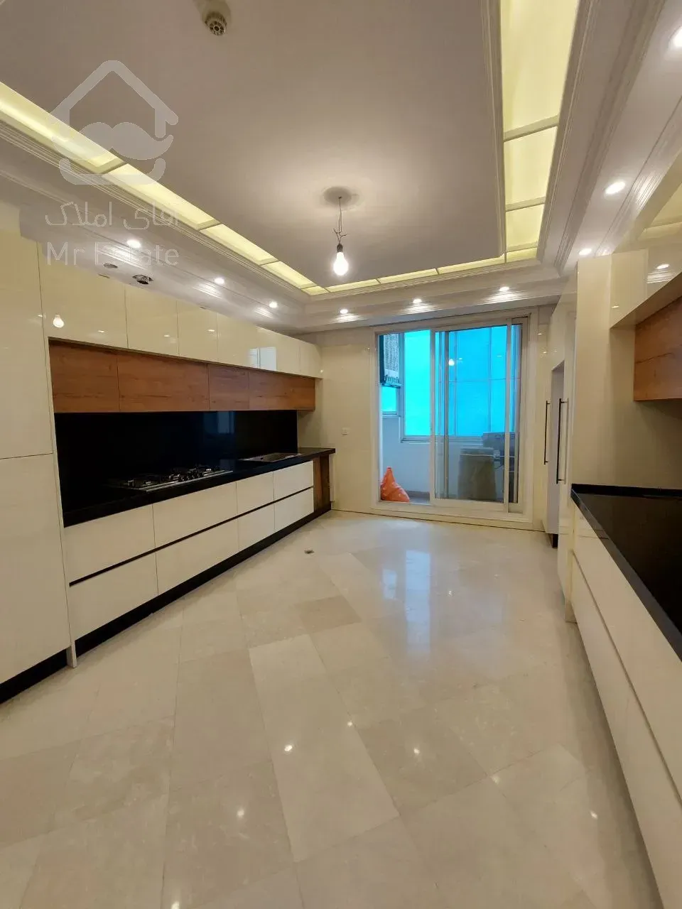 رهن آپارتمان 340 متری در زعفرانیه