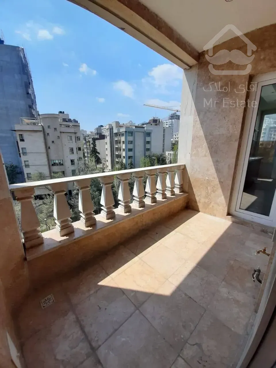 اجاره‌ آپارتمان ۲۱۰ متری در زعفرانیه