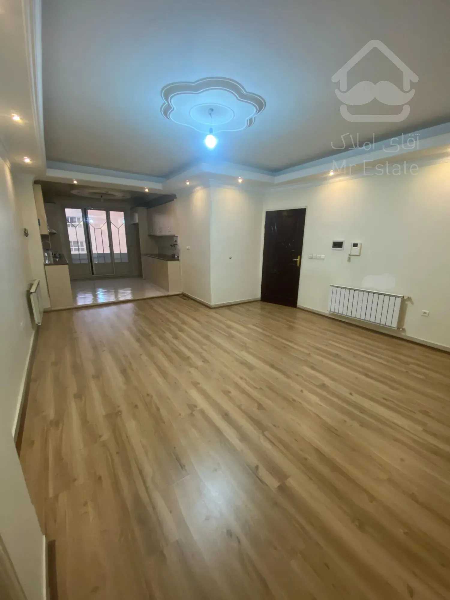 فروش آپارتمان ۱۴۰ متری ۳ خواب در آلاله شرقی