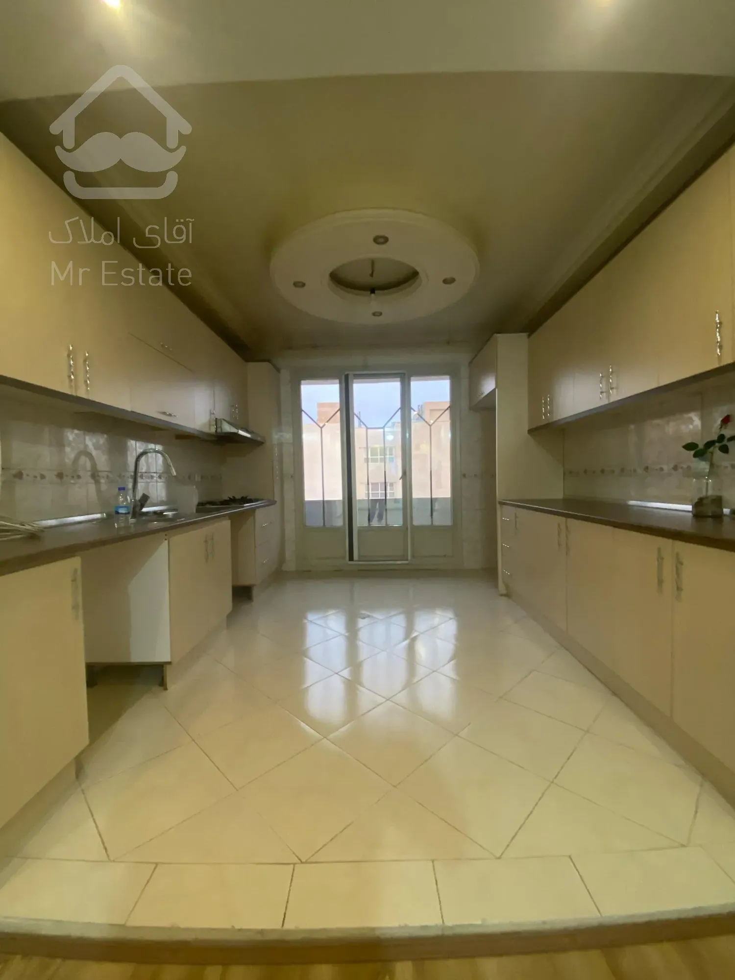 فروش آپارتمان ۱۴۰ متری ۳ خواب در آلاله شرقی