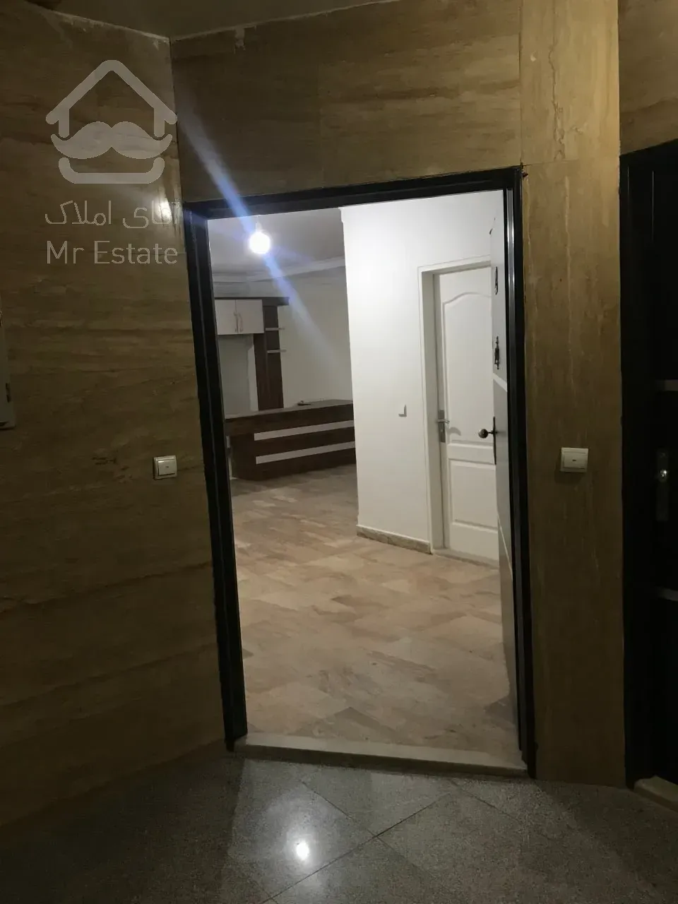 آپارتمان دوخوابه،۱۱۰متر،با ۲ پارکینگ سندی