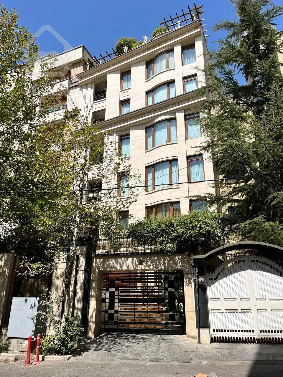 اجاره‌ آپارتمان ۲۳۵ متری در زعفرانیه