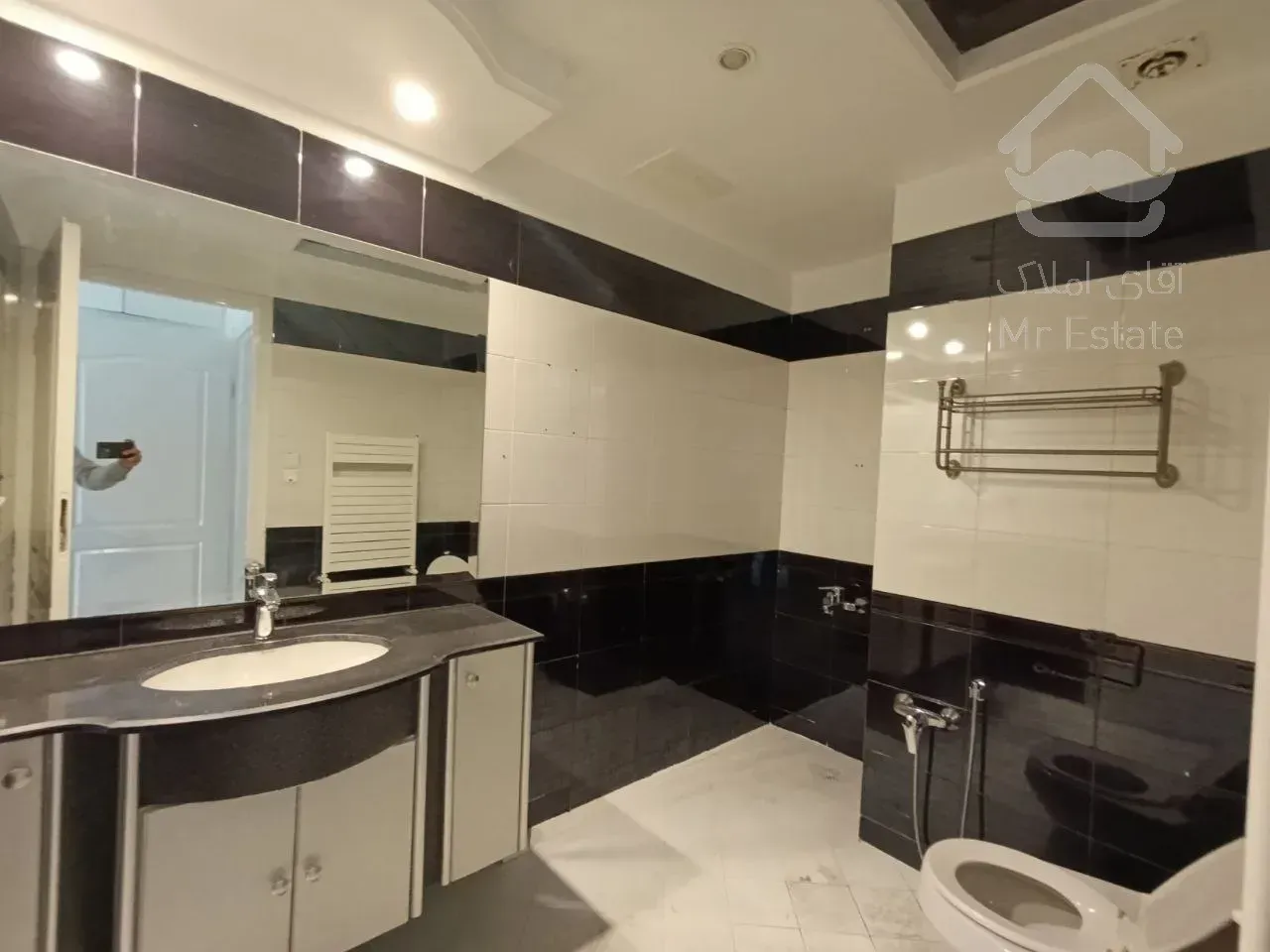 رهن آپارتمان ۲۶۰ متری در زعفرانیه