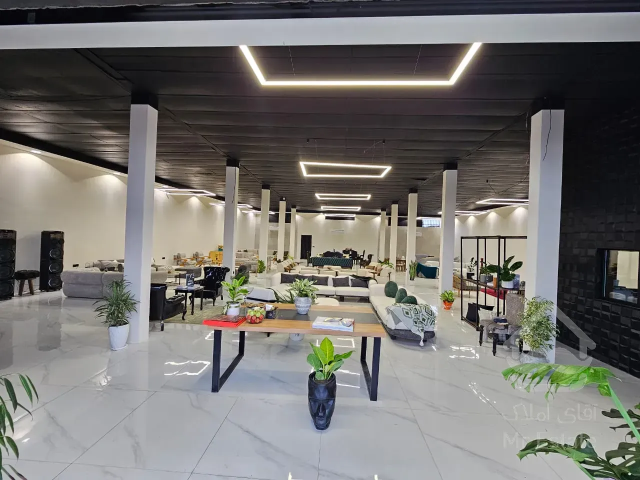 پاساژ تجاری، فروشگاه هایپر مبلمان