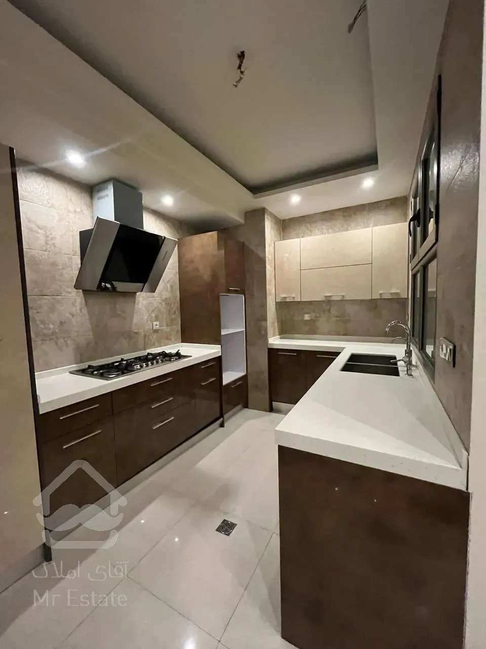 فروش آپارتمان ۱۵۶ متری در زعفرانیه