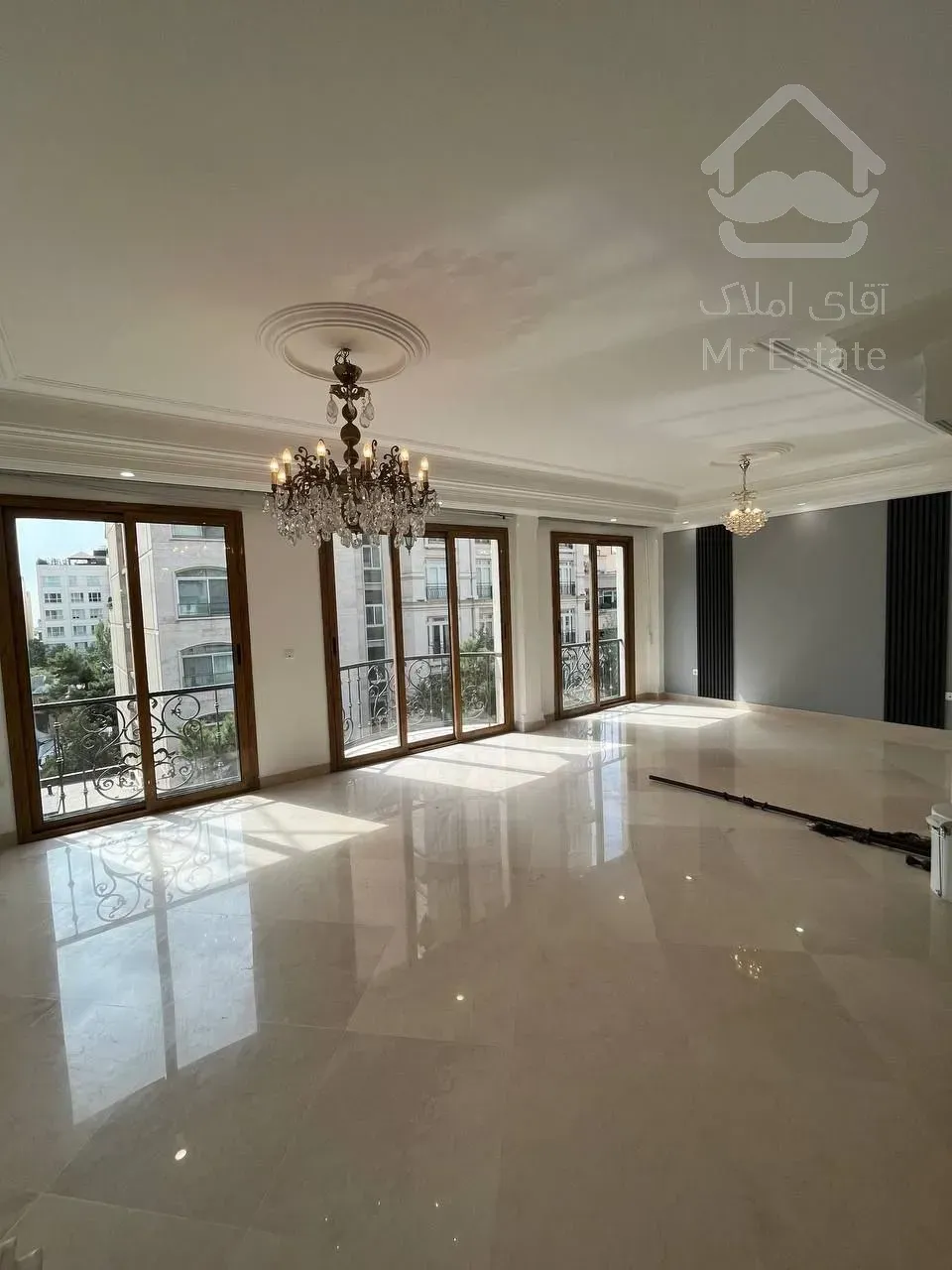 رهن آپارتمان ۱۷۰ متری در زعفرانیه