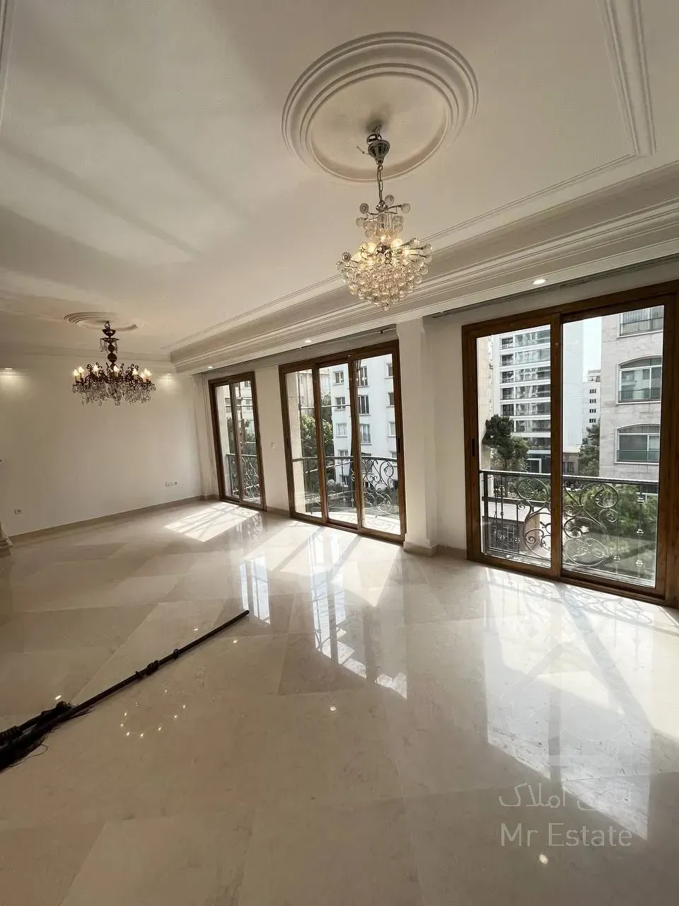 رهن آپارتمان ۱۷۰ متری در زعفرانیه