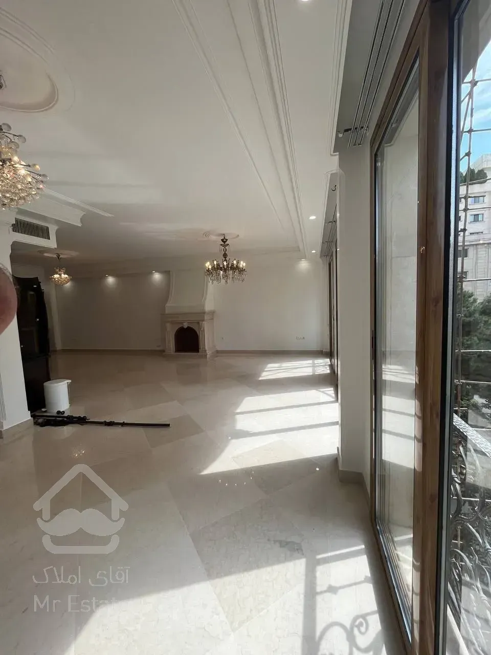 رهن آپارتمان ۱۷۰ متری در زعفرانیه